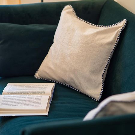 Apartamento Stylish Flat With Balcony - 15 Min To Duomo Milán Exterior foto